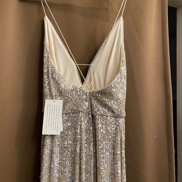 Gown - Picture 4 of 5